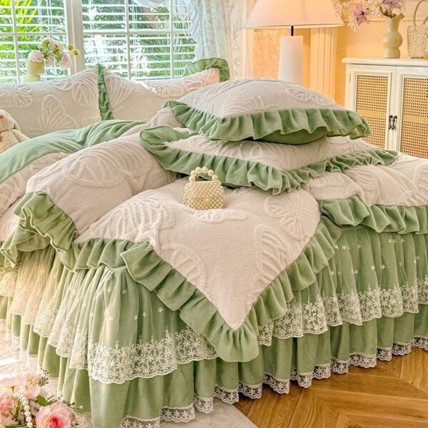 Pink princess lace ruffle faux fur velvet butterfly bed skirt four-piece set, winter plush bedding set (including 2 pillowcases (light color)) green, 180x200 cm/queen size)