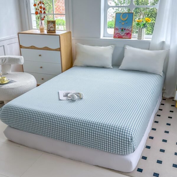 Light blue checkered fitted sheet (Queen size only), 16-inch deep pockets, 100% washed cotton white checkered base sheet, soft, breathable, and easy to care for