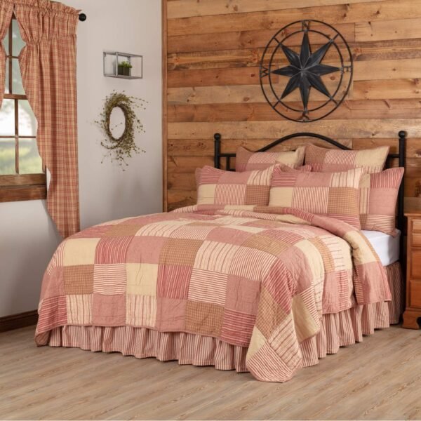 Red four-piece deluxe king duvet cover set (1 duvet, 2 king pillowcases, 1 bed skirt)